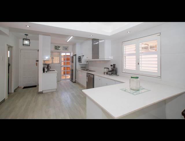 3 BEDROOM TOWNHOUSE FOR SALE IN UMHLANGA CENTRAL